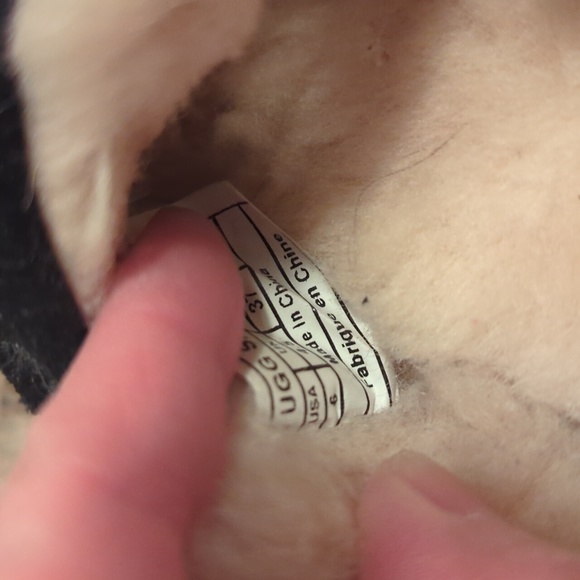 LIKE NEW UGG Scalloped Moc Slipper - Picture 11 of 11